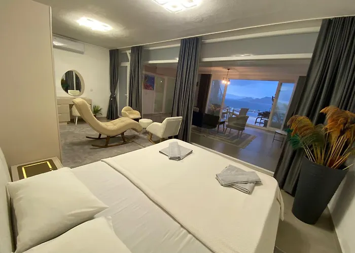 别墅 Eason & House 350m2 Full Sea View With Private Infinity Pool 博德鲁姆